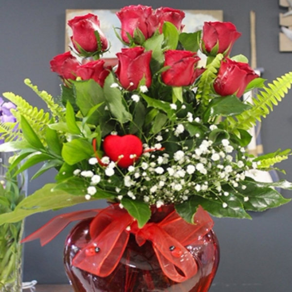  Döşemealtı Çiçek Siparişi KALP VAZODA İTHAL 9 ADET KIRMIZI GÜLLER