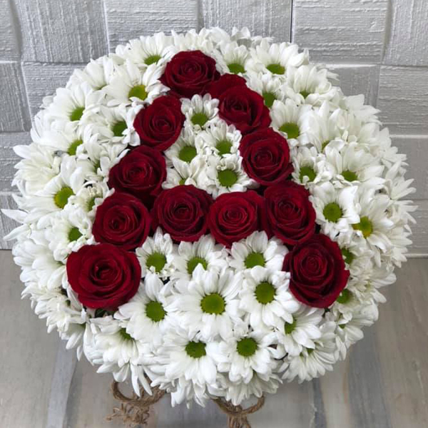  Döşemealtı Çiçek Siparişi Kutuda Papatyalar ve Gül  Harf