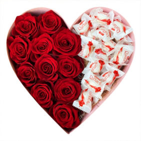 Döşemealtı Çiçekçi Kalp Kutuda 11 adet Gül Ve Rafello Çikolata