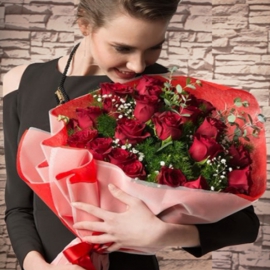  Döşemealtı Çiçek Gönder Kucak Dolusu Sevgi 25 Gül Buketi