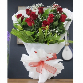  Döşemealtı Çiçekçiler Aşk Buketi 11 Gül